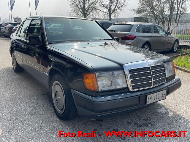 MERCEDES-BENZ 200 Nero pastello