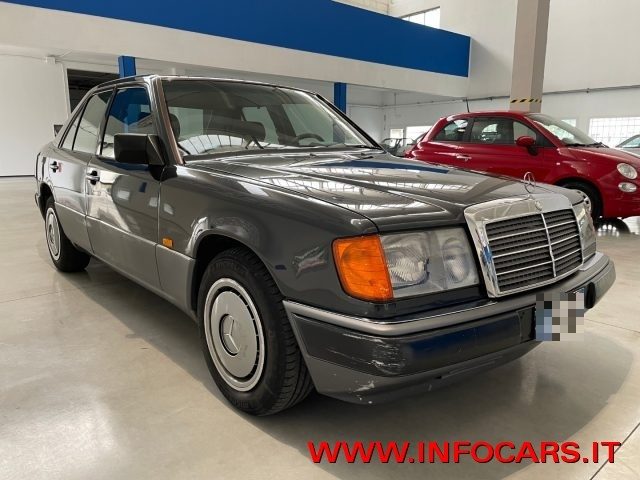 MERCEDES-BENZ 200 Nero/Grigio metallizzato