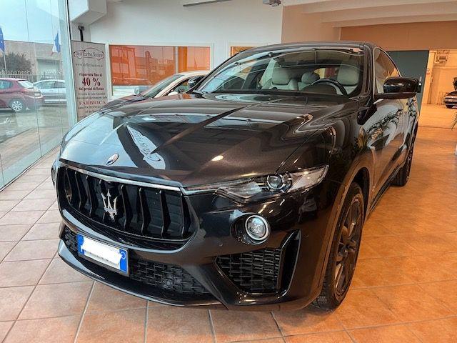 MASERATI Levante Nero metallizzato