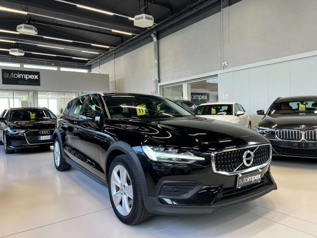 VOLVO V60 Cross Country Nero pastello