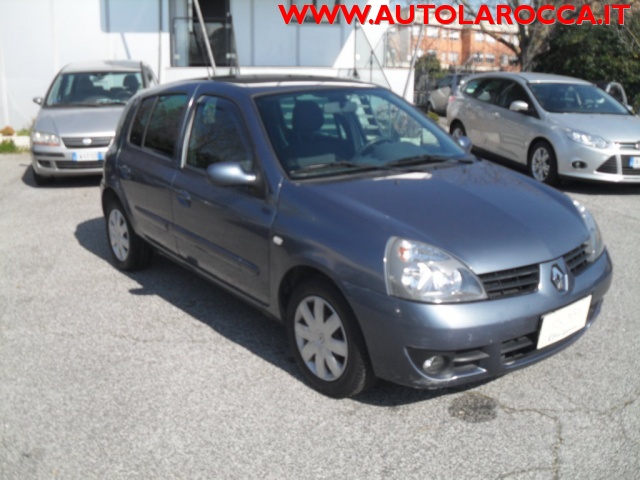 RENAULT Clio Azzurro metallizzato