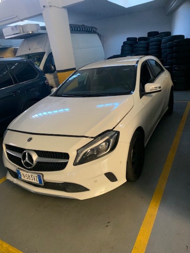 MERCEDES-BENZ A 180 d Automatic Premium 