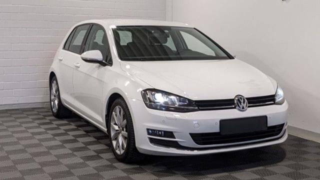 VOLKSWAGEN Golf Bianco pastello