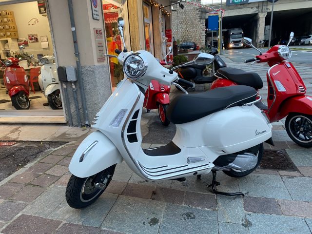 VESPA GTS 300 Super Bianco pastello