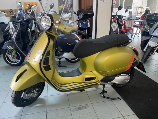 VESPA GTS 300 SuperSport Verde Opaco pastello