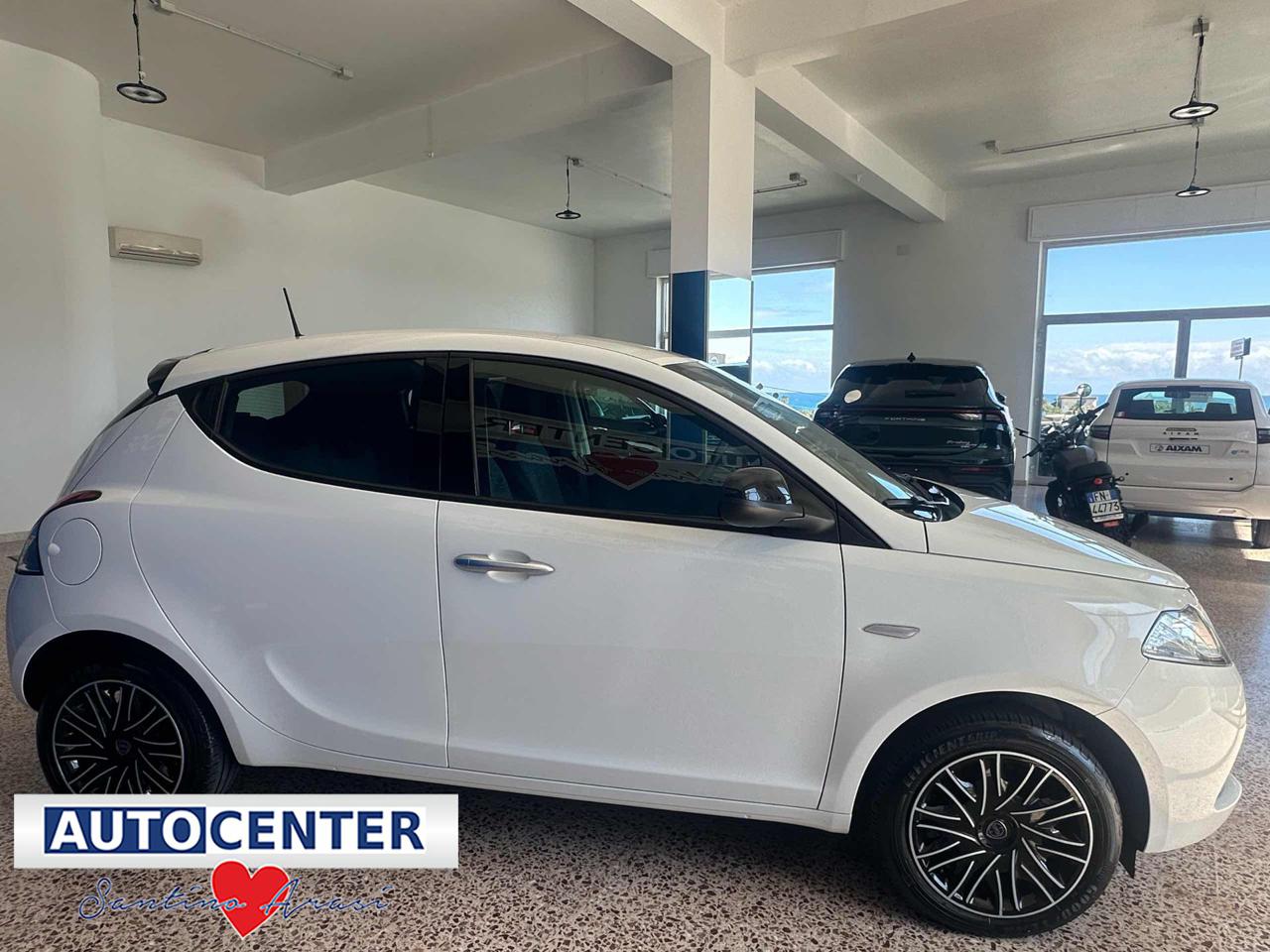 LANCIA Ypsilon 1.0 FireFly 5 porte S&S Hybrid Silver Plus - 4