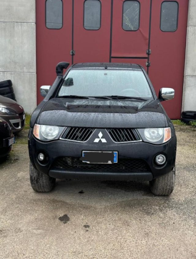 MITSUBISHI L200 2.5 DI-D/136CV Double Cab Autocarro 5 posti 