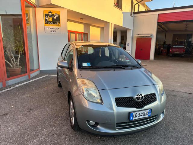 TOYOTA Yaris 1.3 5 porte Luxury 