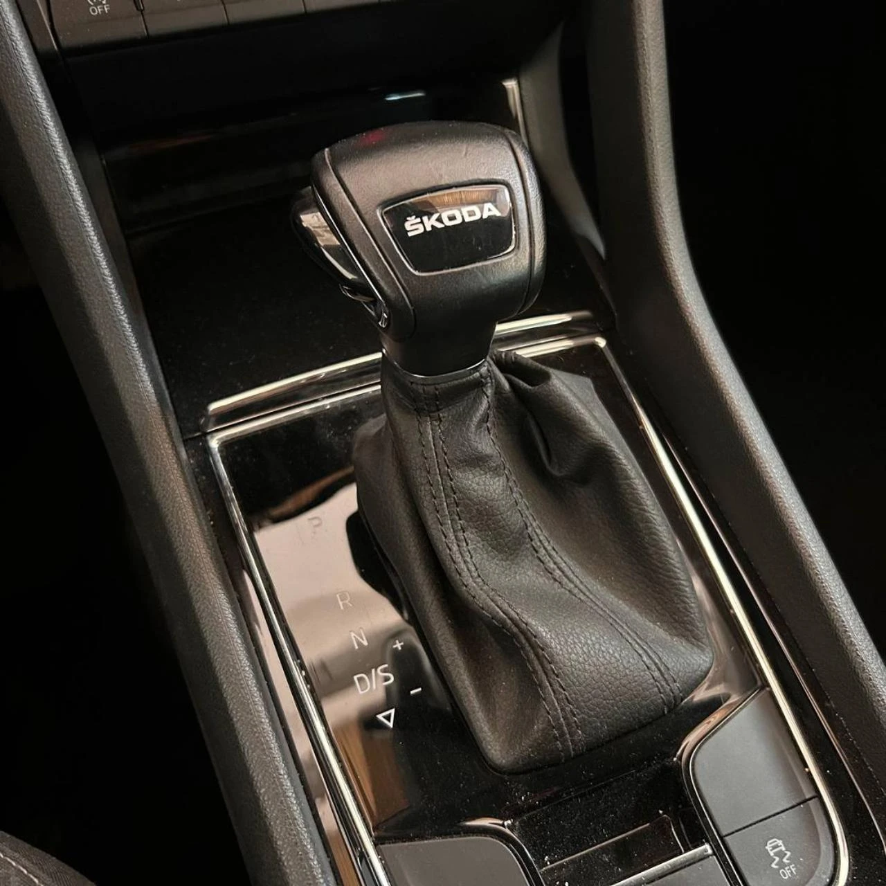 SKODA Karoq 2.0 TDI EVO SCR 115 CV DSG Executive - 28