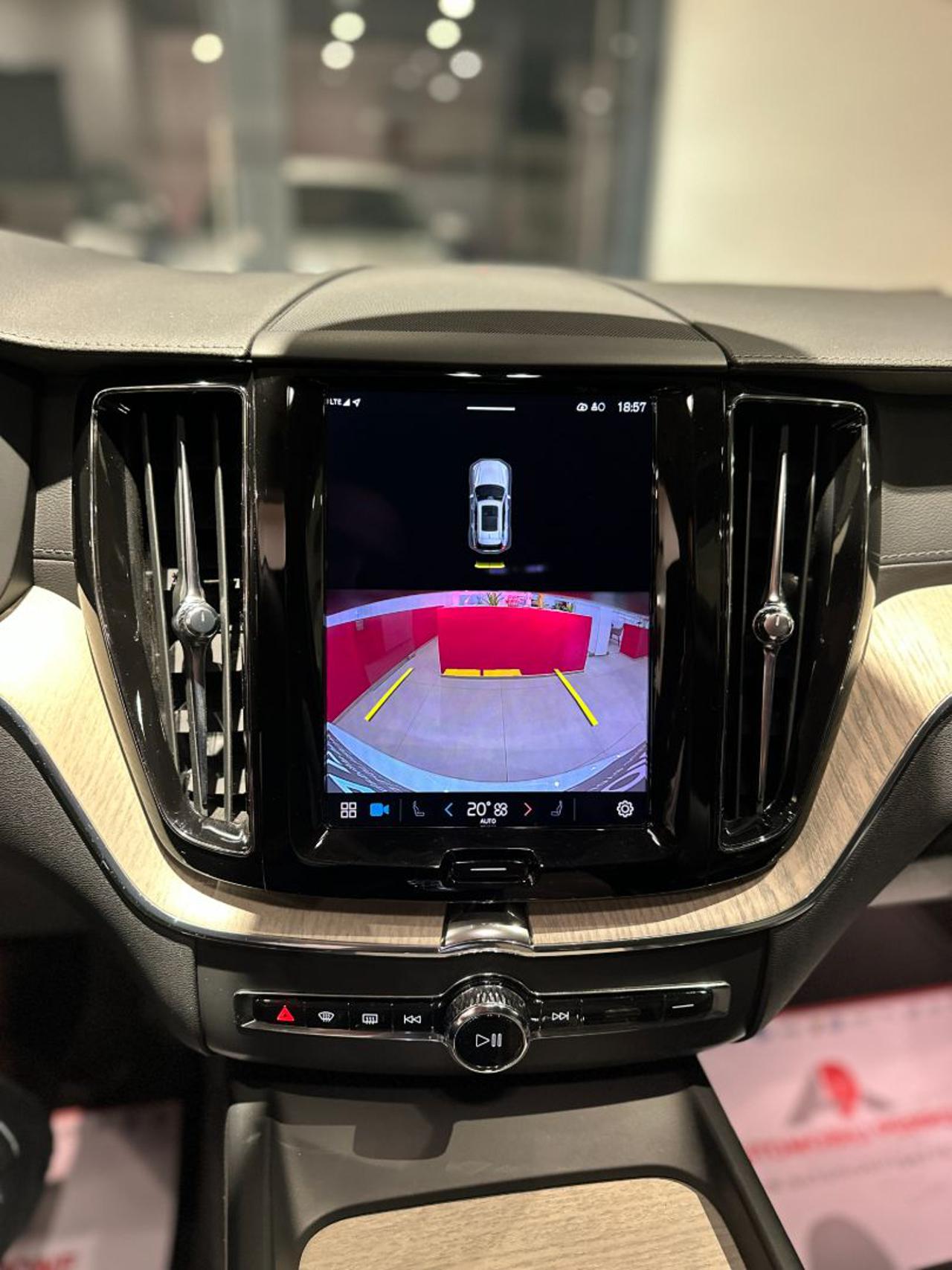 VOLVO XC60 B4 D 197cv Hybrid Geartronic Inscription MY21 - 8