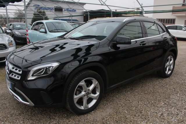 MERCEDES-BENZ GLA 200 Nero metallizzato