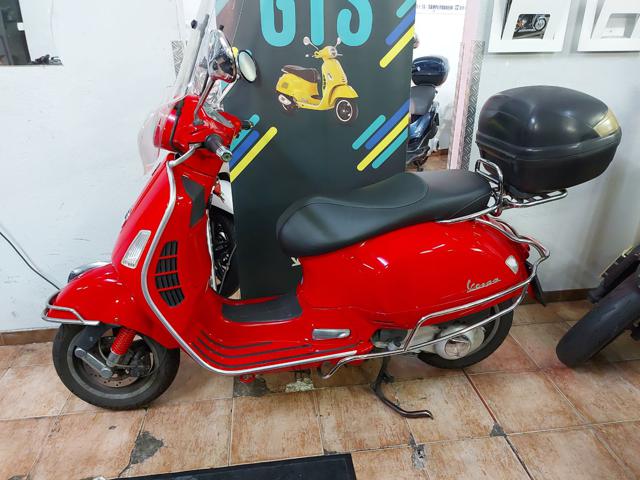 PIAGGIO Vespa GTS 300 Super Rosso metallizzato