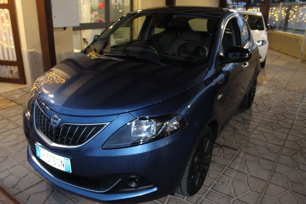 LANCIA Ypsilon 1.0 FireFly 5 porte S&S Hybrid Ecochic Silver