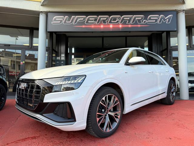 AUDI Q8 Bianco metallizzato