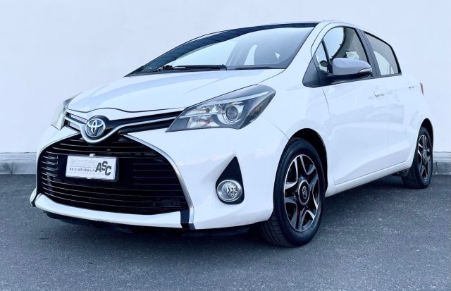 TOYOTA Yaris Bianco pastello