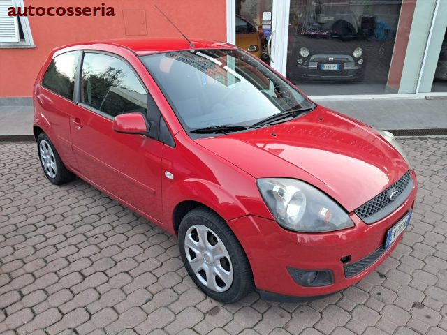 FORD Fiesta Rosso pastello