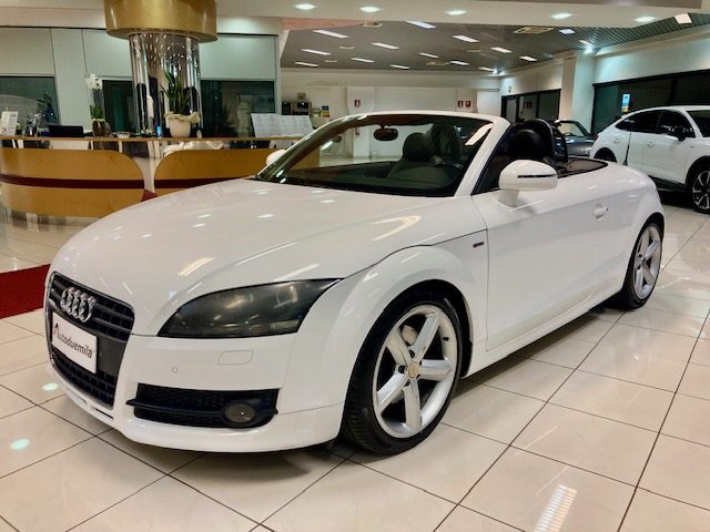 AUDI TT Bianco pastello