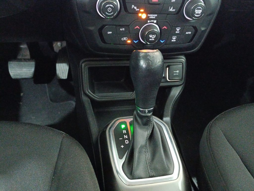 JEEP Renegade 1.4 MultiAir DDCT Limited - 8