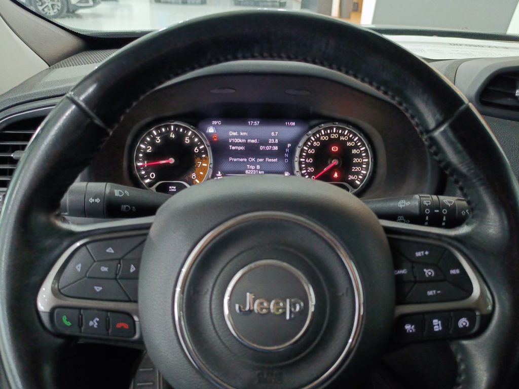 JEEP Renegade 1.4 MultiAir DDCT Limited - 17