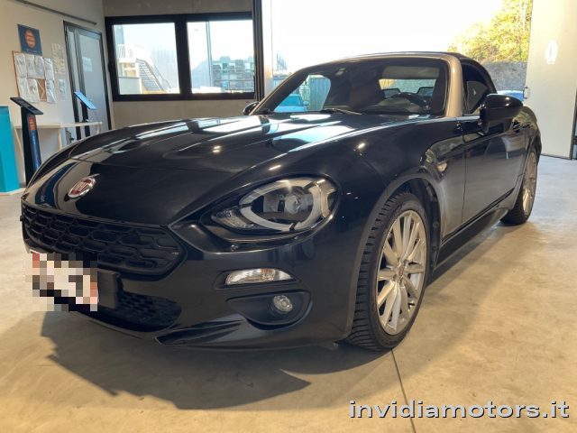 FIAT 124 Spider Nero pastello