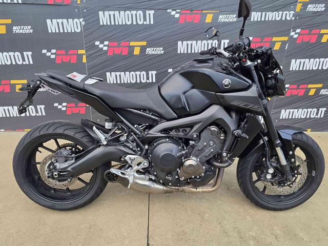 YAMAHA MT-09 Rosa pastello