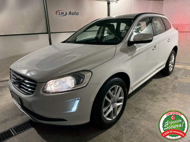 VOLVO XC60 Bianco metallizzato