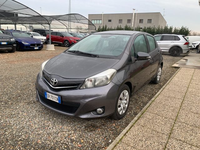 TOYOTA Yaris Grigio scuro metallizzato