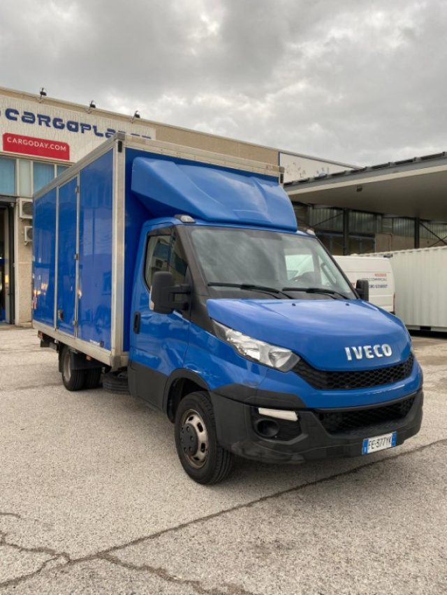 IVECO Daily Blu pastello