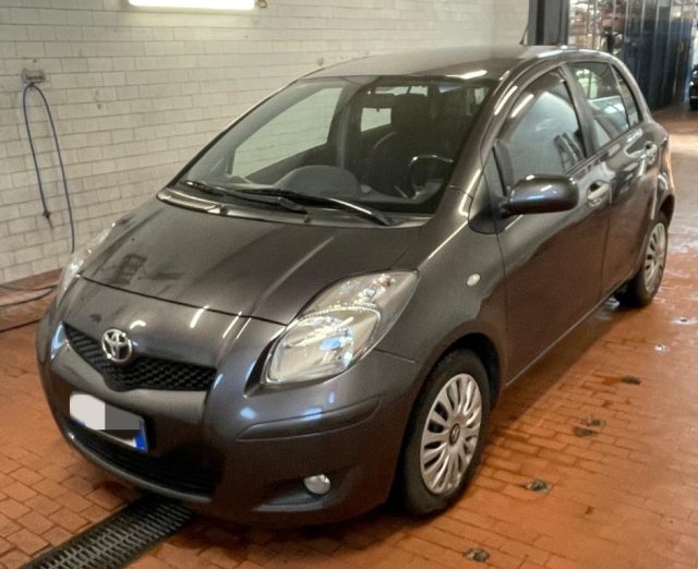 TOYOTA Yaris Grigio scuro metallizzato