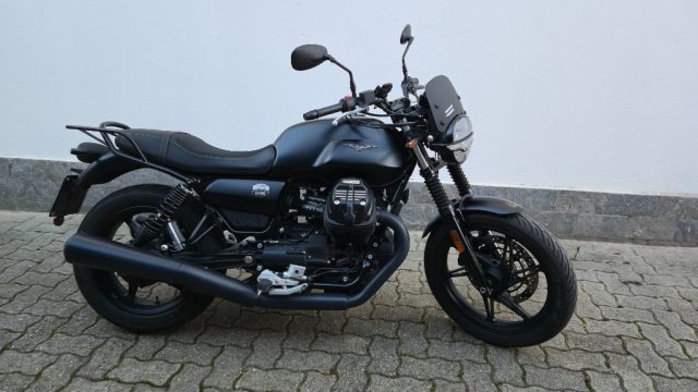 MOTO GUZZI V7 Nero pastello