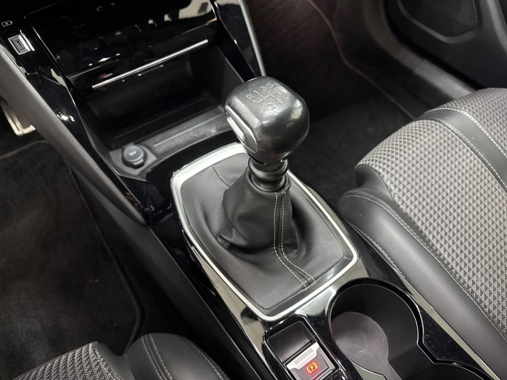 PEUGEOT 2008 PureTech 130 S&S GT Line - 8