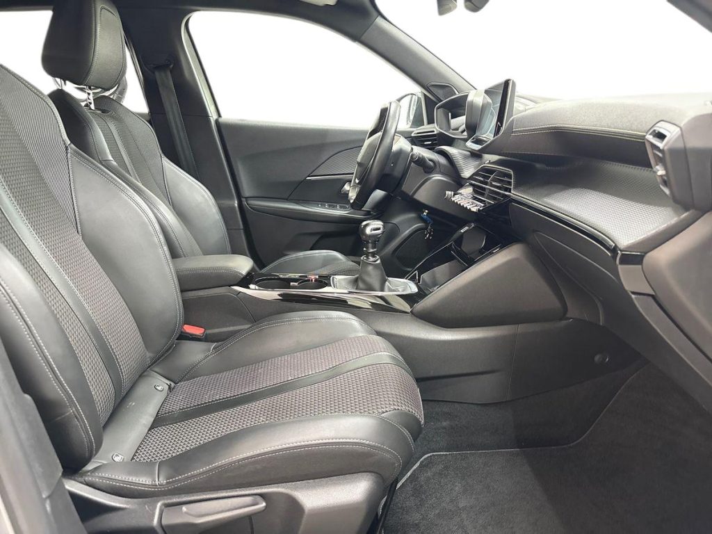 PEUGEOT 2008 PureTech 130 S&S GT Line - 9