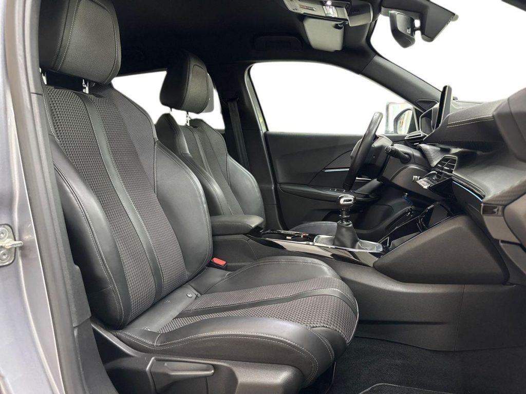 PEUGEOT 2008 PureTech 130 S&S GT Line - 10