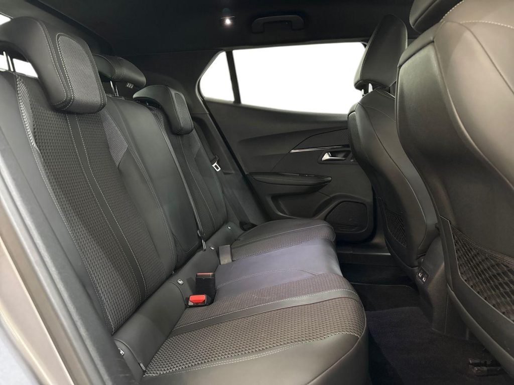 PEUGEOT 2008 PureTech 130 S&S GT Line - 11