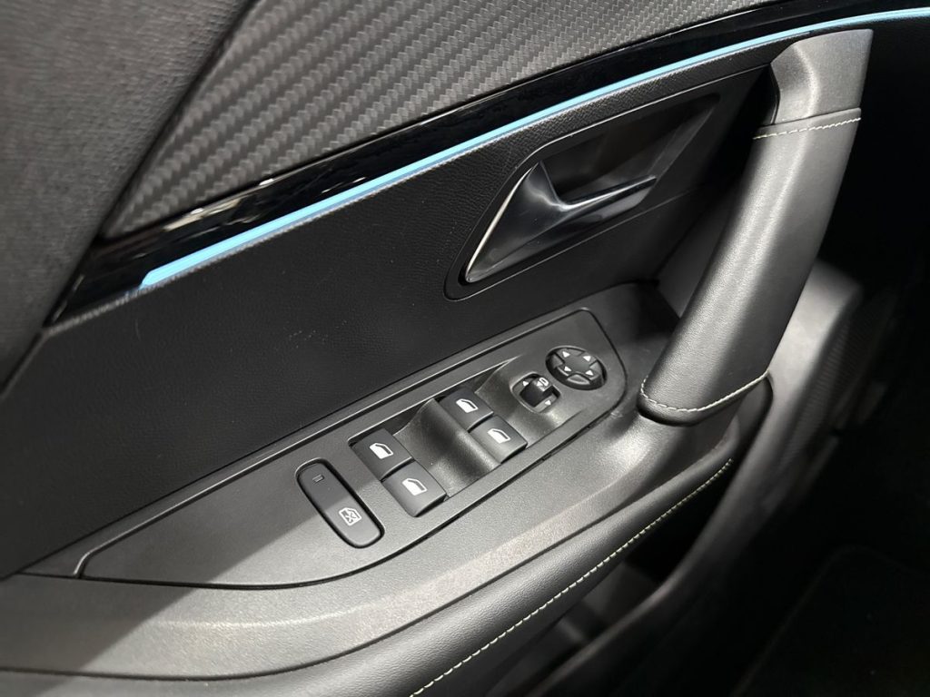 PEUGEOT 2008 PureTech 130 S&S GT Line - 20