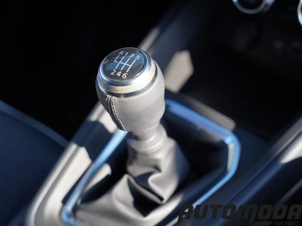 MITSUBISHI Colt 1.0L Intense Neopat. - 14