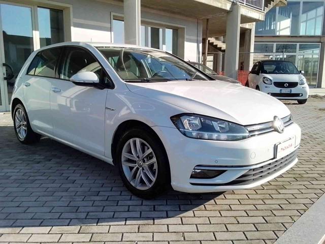 VOLKSWAGEN Golf Bianco pastello