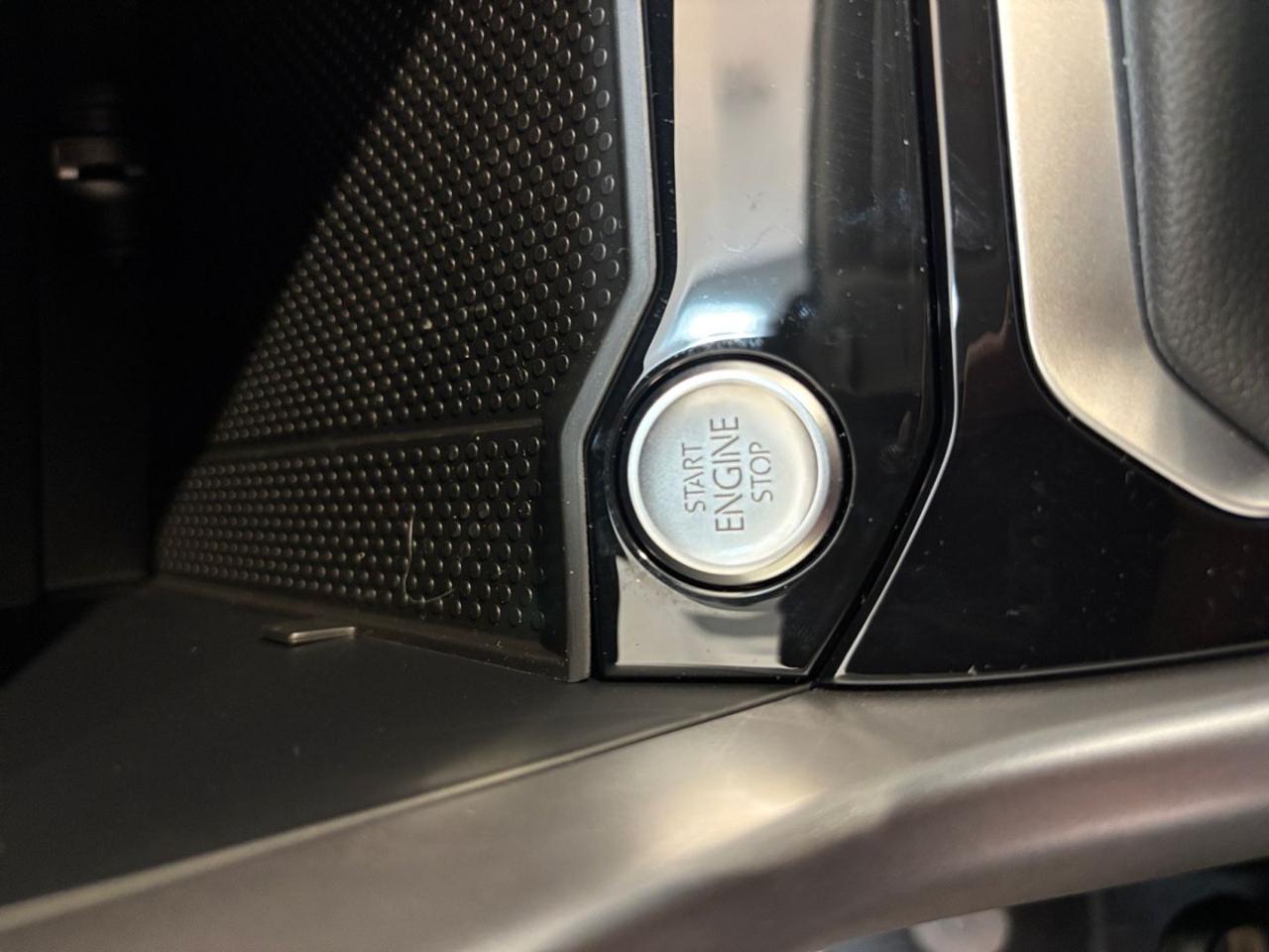 VOLKSWAGEN T-Roc 1.0 TSI Life - 12