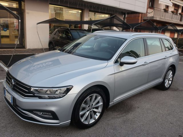 VOLKSWAGEN Passat Variant Argento metallizzato