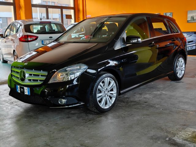 MERCEDES-BENZ B 180 Nero pastello