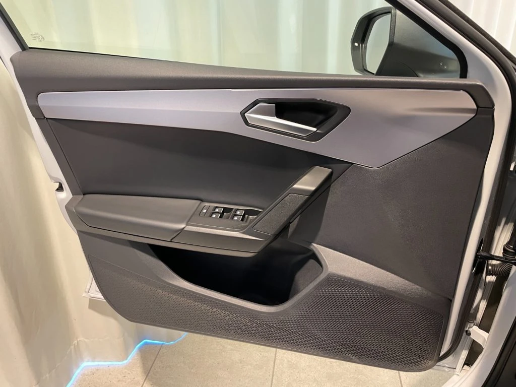 SEAT Leon 1.5 TSI FR LED ACC Camera Park Assist Navi - 18