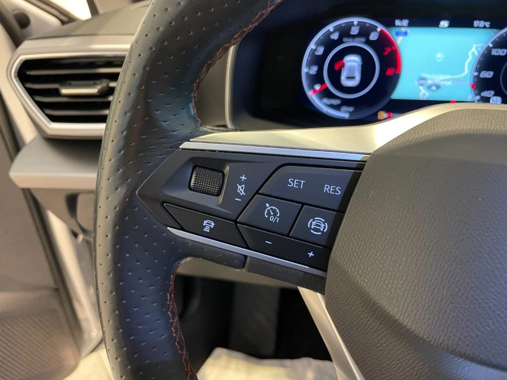 SEAT Leon 1.5 TSI FR LED ACC Camera Park Assist Navi - 10