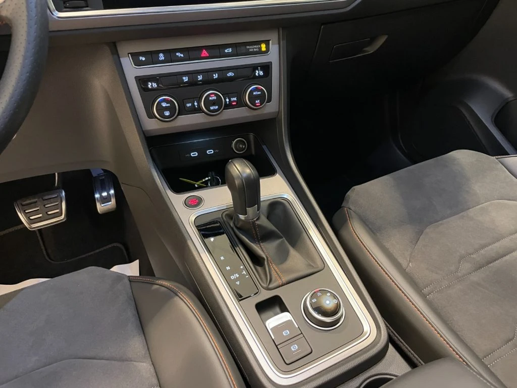 SEAT Ateca 2.0 TDI DSG FR 19 Pano 360° ParkAssist LED - 9