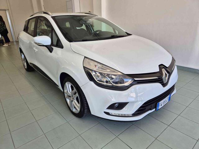 RENAULT Clio Bianco pastello
