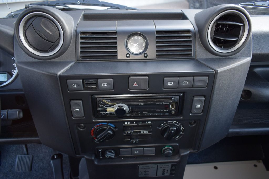 LAND ROVER Defender 90 2.4 TD4 SOLO 69000KM!! - 14