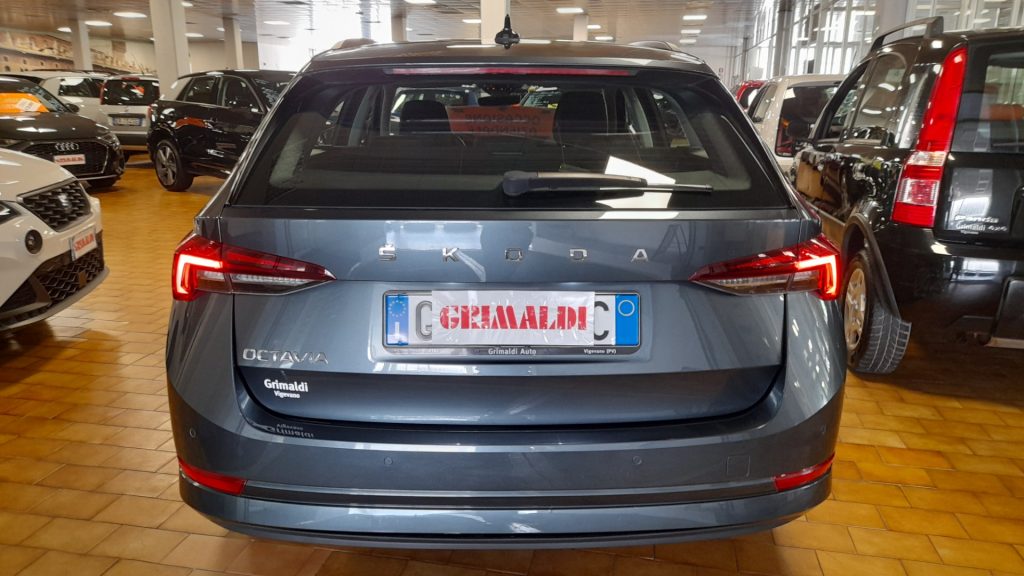 SKODA Octavia 2.0 TDI EVO 150 CV DSG Wagon Executive - 4