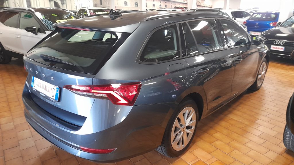 SKODA Octavia 2.0 TDI EVO 150 CV DSG Wagon Executive - 5