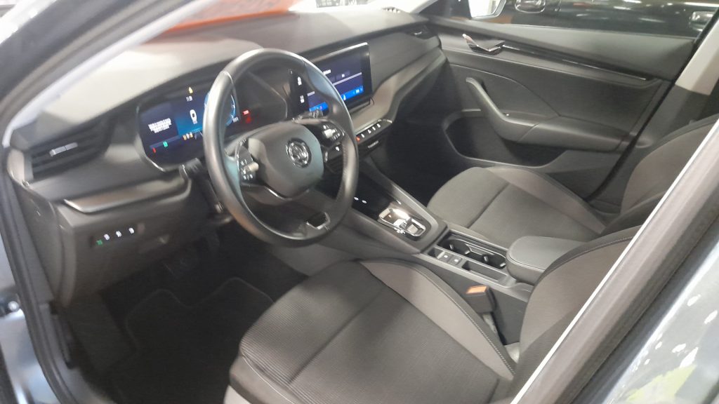 SKODA Octavia 2.0 TDI EVO 150 CV DSG Wagon Executive - 20