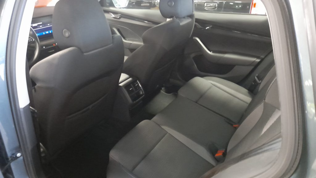 SKODA Octavia 2.0 TDI EVO 150 CV DSG Wagon Executive - 9