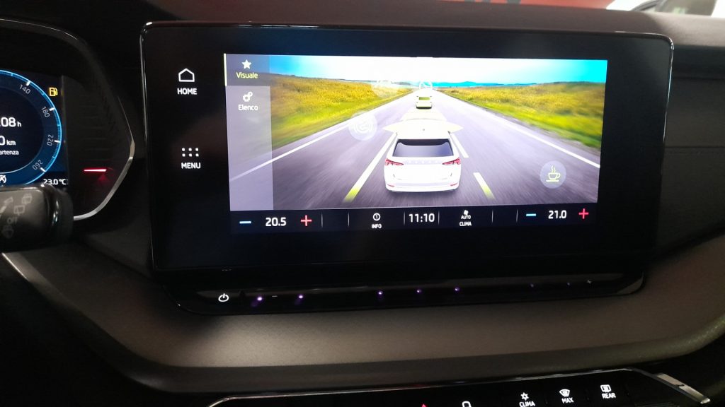 SKODA Octavia 2.0 TDI EVO 150 CV DSG Wagon Executive - 24